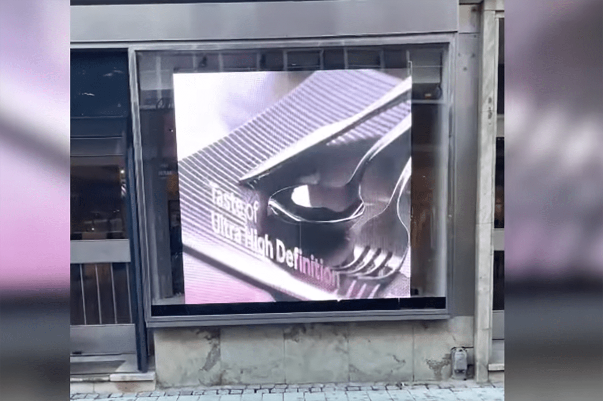 EA960R3 outdoor LED billboard