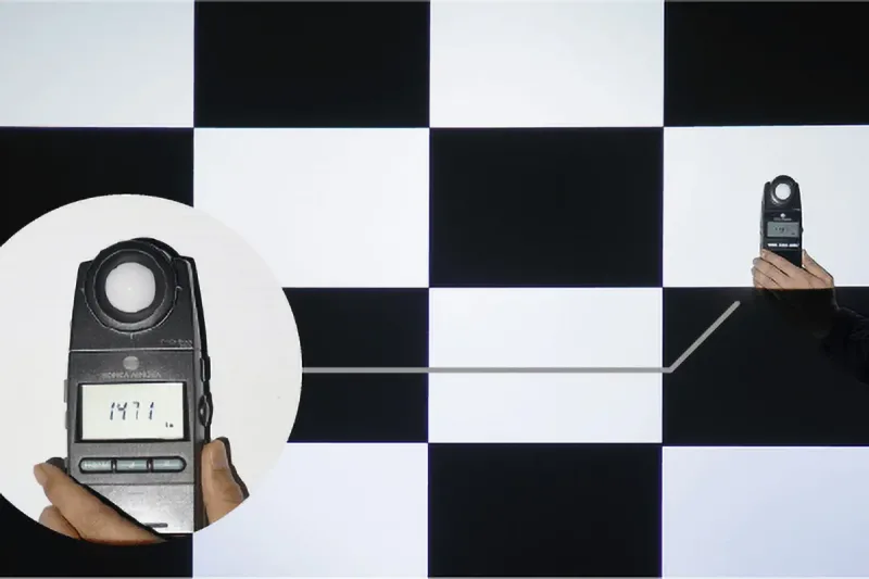 black-and-white alternating pattern