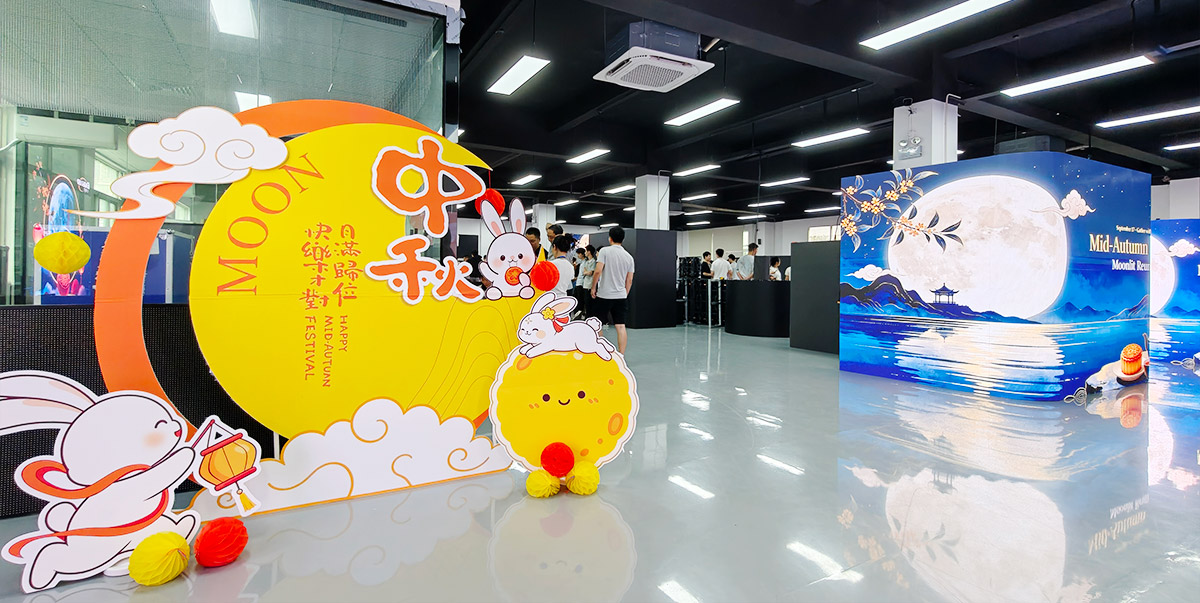 2026 Mid-Autumn Festival with LED Screen - LED Screen Board - LED Screen Board EagerLED showroom celebrating the Mid-Autumn Festival with LED screen moon visuals and festive decorations