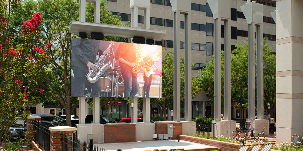 Outdoor LED screen installed in an urban public plaza